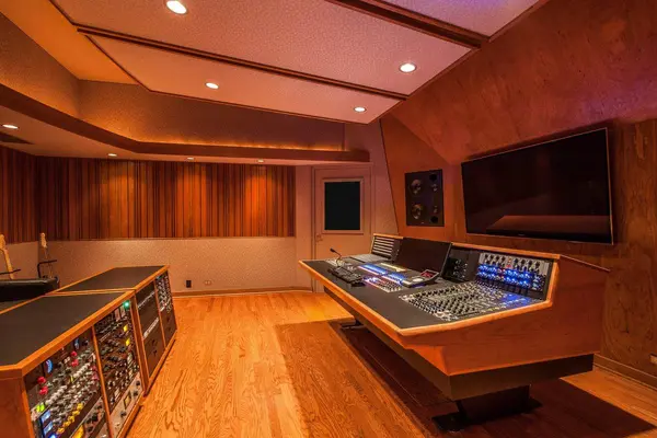 Bennett recording studio by Brett Acoustics