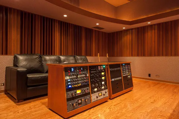 Bennett recording studio by Brett Acoustics